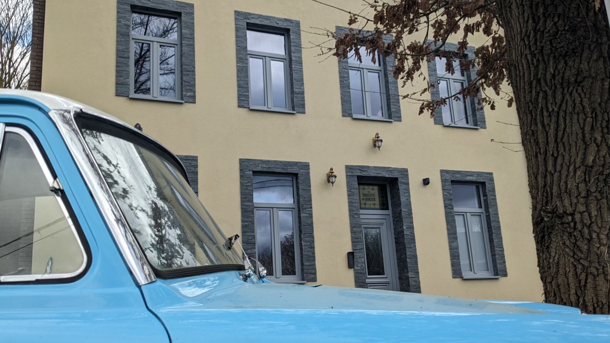 La Ford Anglia vous montre le chemin.